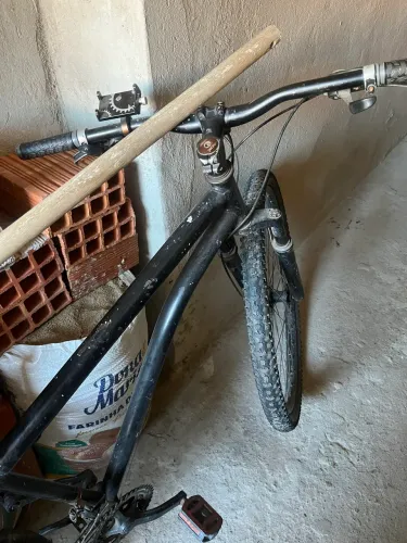 Bike aro 29 pneu traseiro rasgado