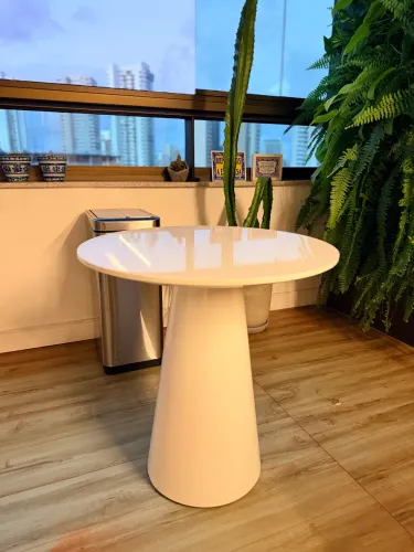 Mesa cone lateral de apoio tampo 60 cm branca