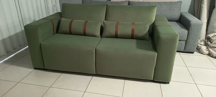 Sofá retrátil novo