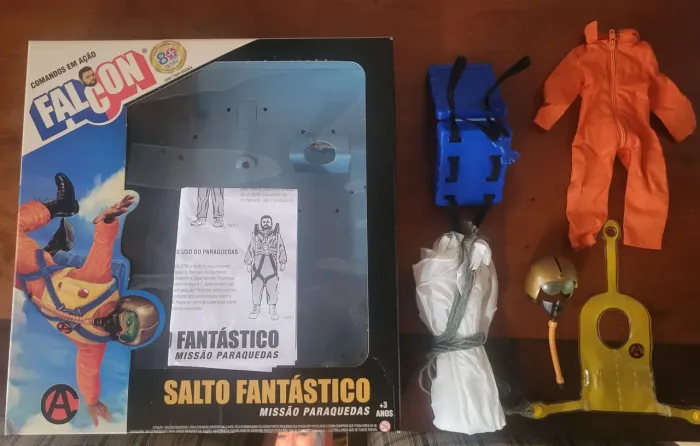 Boneco Falcon Salto Fantástico