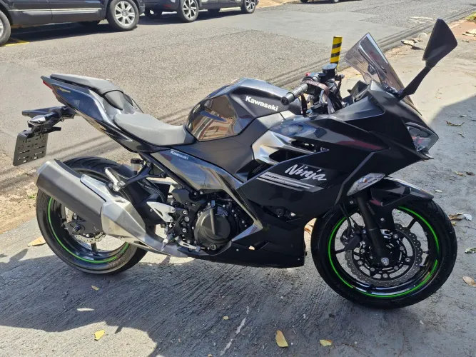 VENDO LINDA KAWASAKI NINJA 400 ANO 2022 COM 6 MIL KM NOVA TODA REVISADA