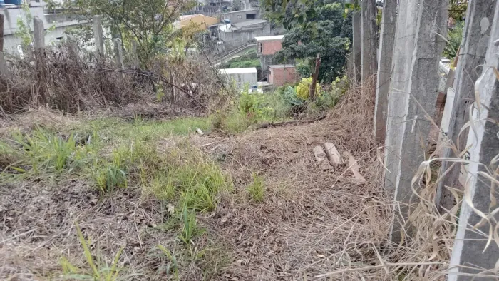 Vendo lindo terreno 130m2/ao lado do ponto final ônibus/R$95 mil, pego carro/bairro Cid.Sã