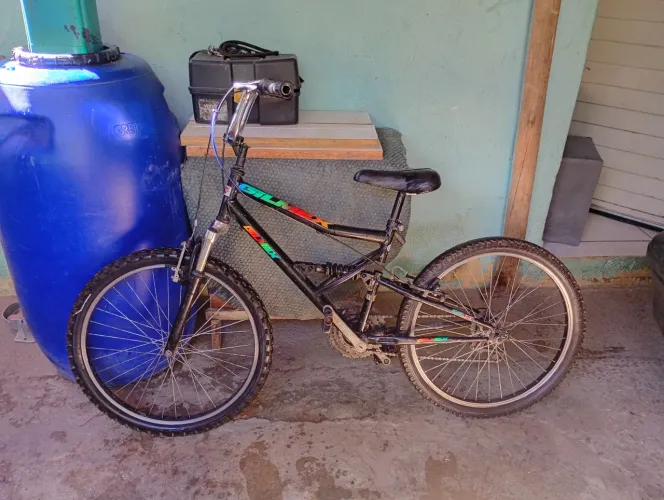 Bicicleta aro 24 com amortecedor e guidão de cg 150.