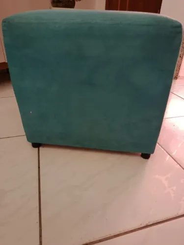  Dois Puffs para sentar ou colocar os pés os dois por este valor