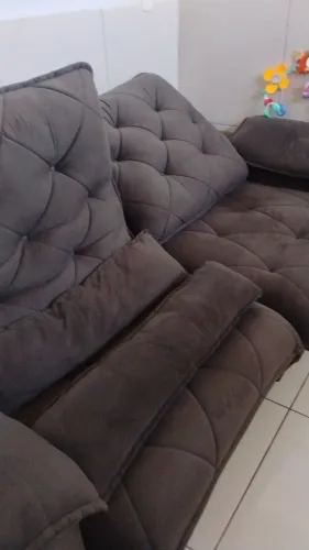 Sofá retrô grande menos de um ano de uso 