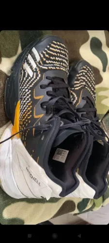 Tênis Adidas D.O.N issue 4 preto e dourado 48