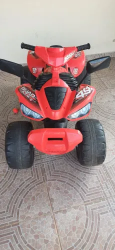 Quadriciclo elétrico infantil 12v Bandeirante, vermelho