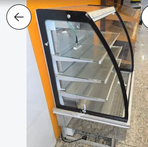BALCÃO ABERTO NA FRENTE,NÃO É AQUECIDO E NEM REFRIGERADO