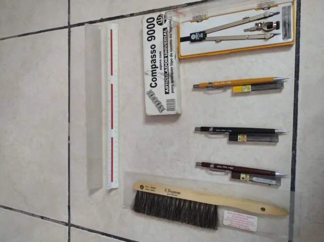 Materiais de arquitetura usados em bom estado