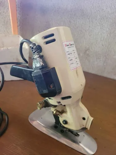Maquina de cortar tecido