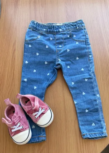 Calça jeans (1)+ tênis infantil (18)