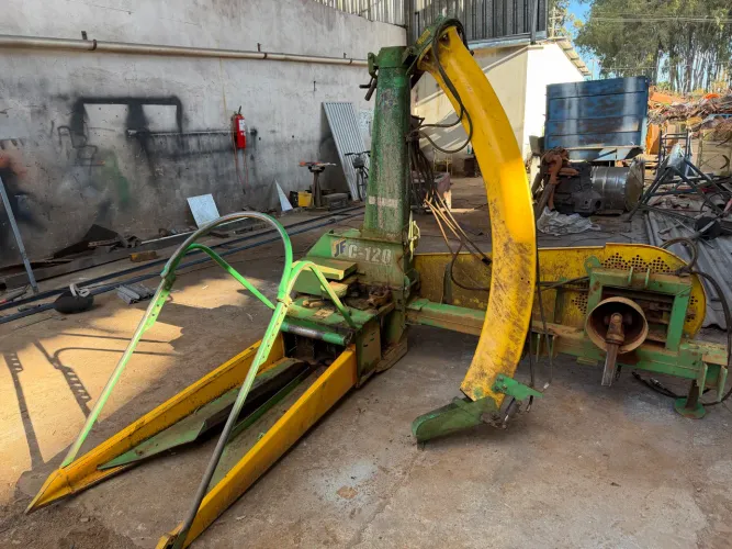 Ensiladeira JF C 120