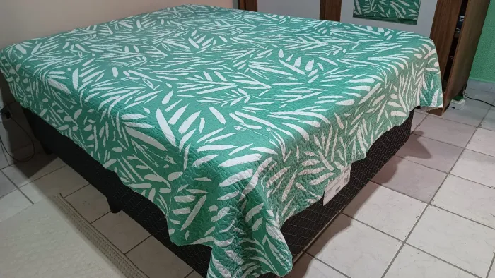 Colcha casal dupla face verde e braço Nova 75 reais.