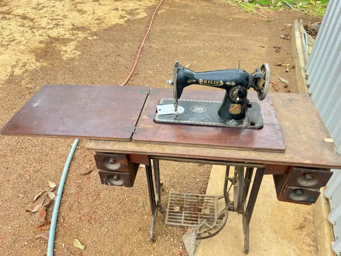 Máquina de costura Philco