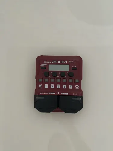 Pedaleira Zoom B1Four