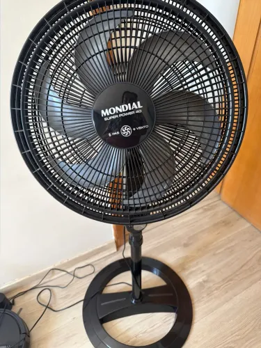 Ventilador 127V Mondial com pé novinho