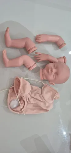 Peças de boneca Reborn para pintar e montar.