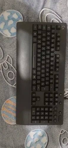 Teclado gamer logitech G213