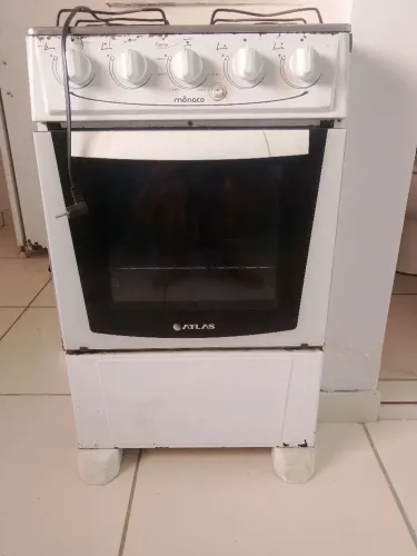 vendendo fogão uma geladeira, usado estado bom, estou pedindo 800 reais incluindo os dois