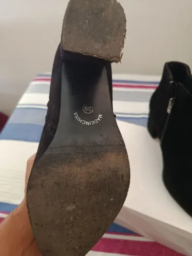 Bota camurça 39,mas serve entre 36/39