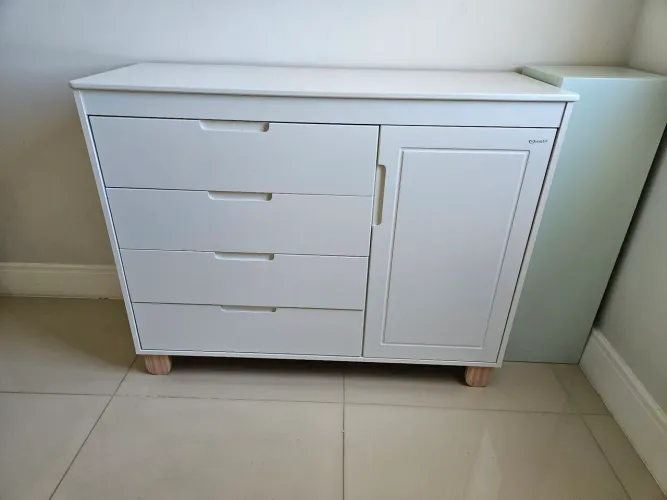 Cômoda bebê (gaveteiro trocador)