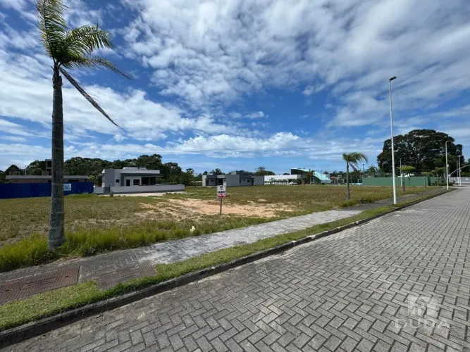 Terreno no Condomínio Ho'okipa no Arroio