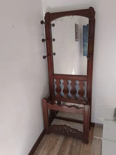 Chapeleira de madeira