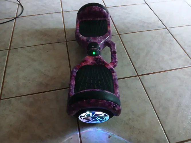 Vendo hoverboard na cor roxa com rosa