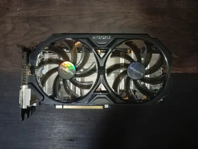 AMD Radeon R9 270 SERIES 2GB - Funcionando 100%