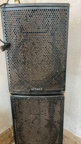 Caixa de som amplificada attack