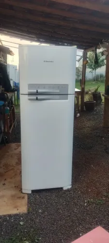 Geladeira Eletrolux 430 litros