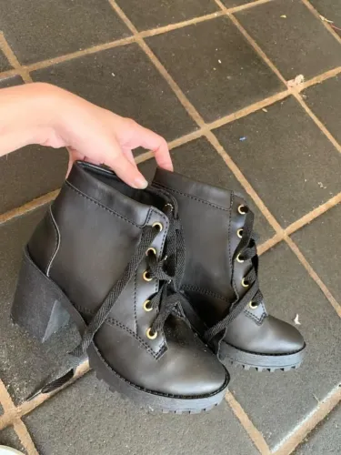 Bota preta nova