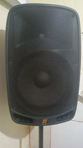 Vendo uma caixa de som