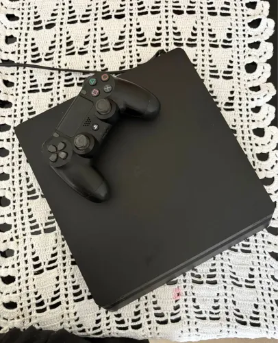 Vendo PS4 com Controle Original e Jogos