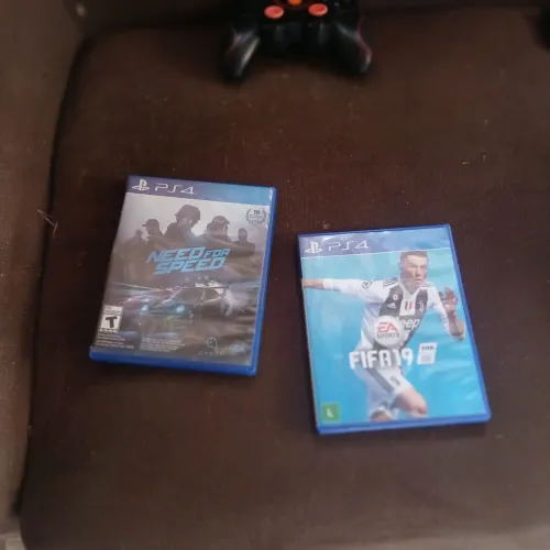 Vendo esses 2 jogos originais de caixa 120 reais cada