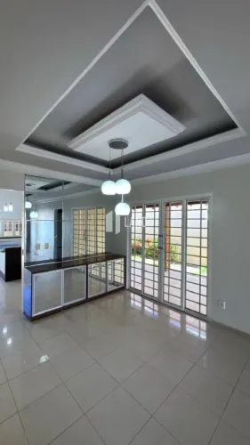 Casa para vender com 4 quartos 2 suítes no bairro Satélite em Teresina
