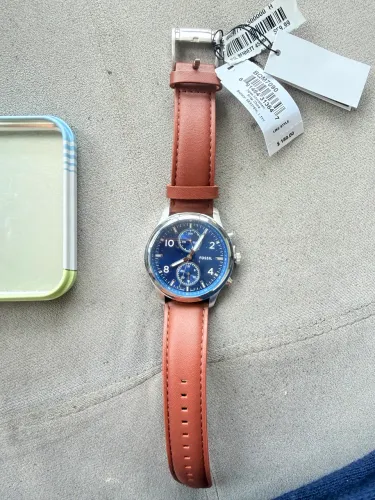 Relógio fóssil 44mm couro lindo na caixa 