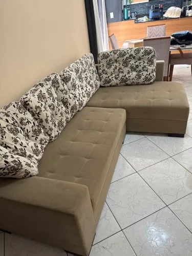 Sofá em L (2,40x2,60) em excelente estado 