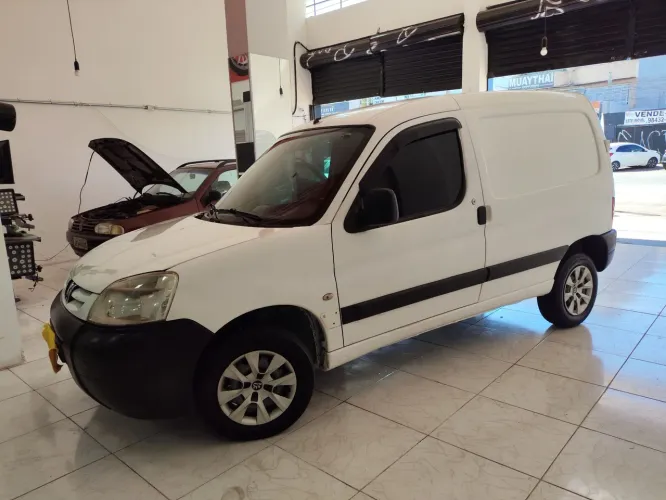 Peugeot Partner Van 1.6 Flex 16V 5P 2011