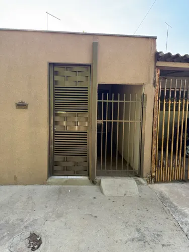 Alugo casa de fundo na Cecap direto com proprietário Obs ler a discrição do anúcio
