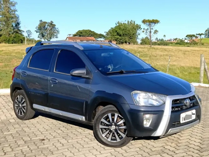 Toyota Etios Cross 1.5 Flex 16V 5P Mec. 2015