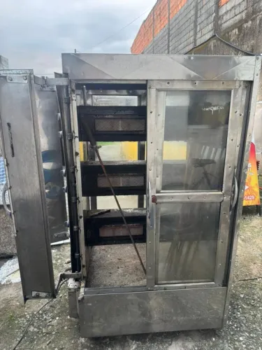 Maquina de assar frangos