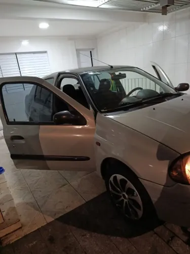 Renault Clio RN/ Expression 1.6 16V 5P 2001