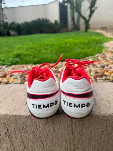 Chuteira 44 Tiempo Legend 8 
