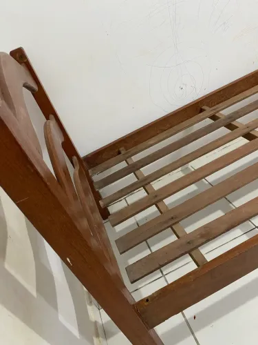 Vende-se cama 100% madeira 