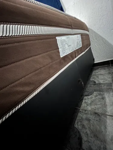 Vende-se cama Montreal Pictor Queen 