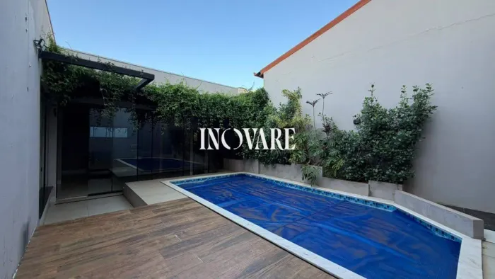 Casa com 3 dormitórios para alugar, 220 m² por R$ 6.800/mês - Brasil - Uberlândia/MG
