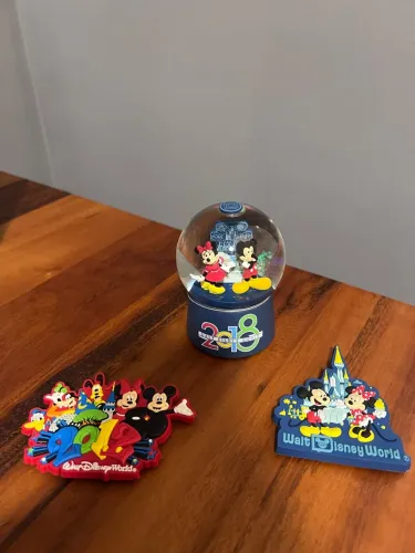 Globo de neve + imãs Disney originais
