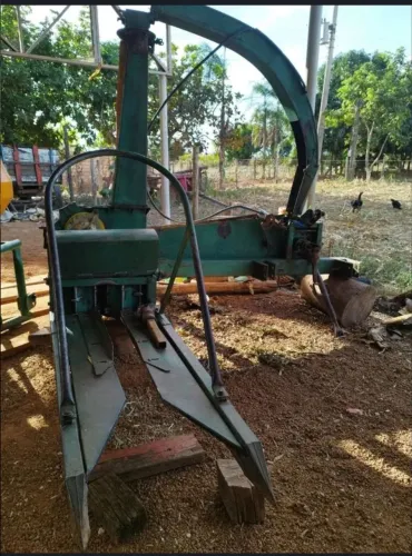 Ensiladeira max 10 Pinheiro