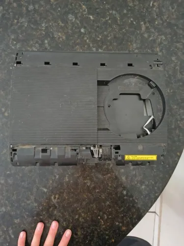 PS3 PARA CONSERTO/RETIRADA DE PEÇAS + 2 CONTROLES ORIGINAIS